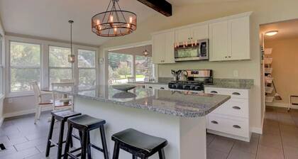 Downtown 4BD: Hot Tub, Firepit