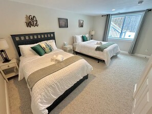 4 slaapkamers, een bureau, een strijkplank/strijkijzer, gratis wifi