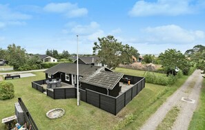 Property grounds - Lovely home in Hadsund with kitchen (Hadsund)