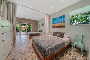 6 bedrooms, desk, iron/ironing board, travel cot