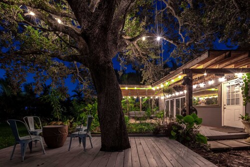 Paradise Getaway | Heated Pool, BBQ, Movie Screen