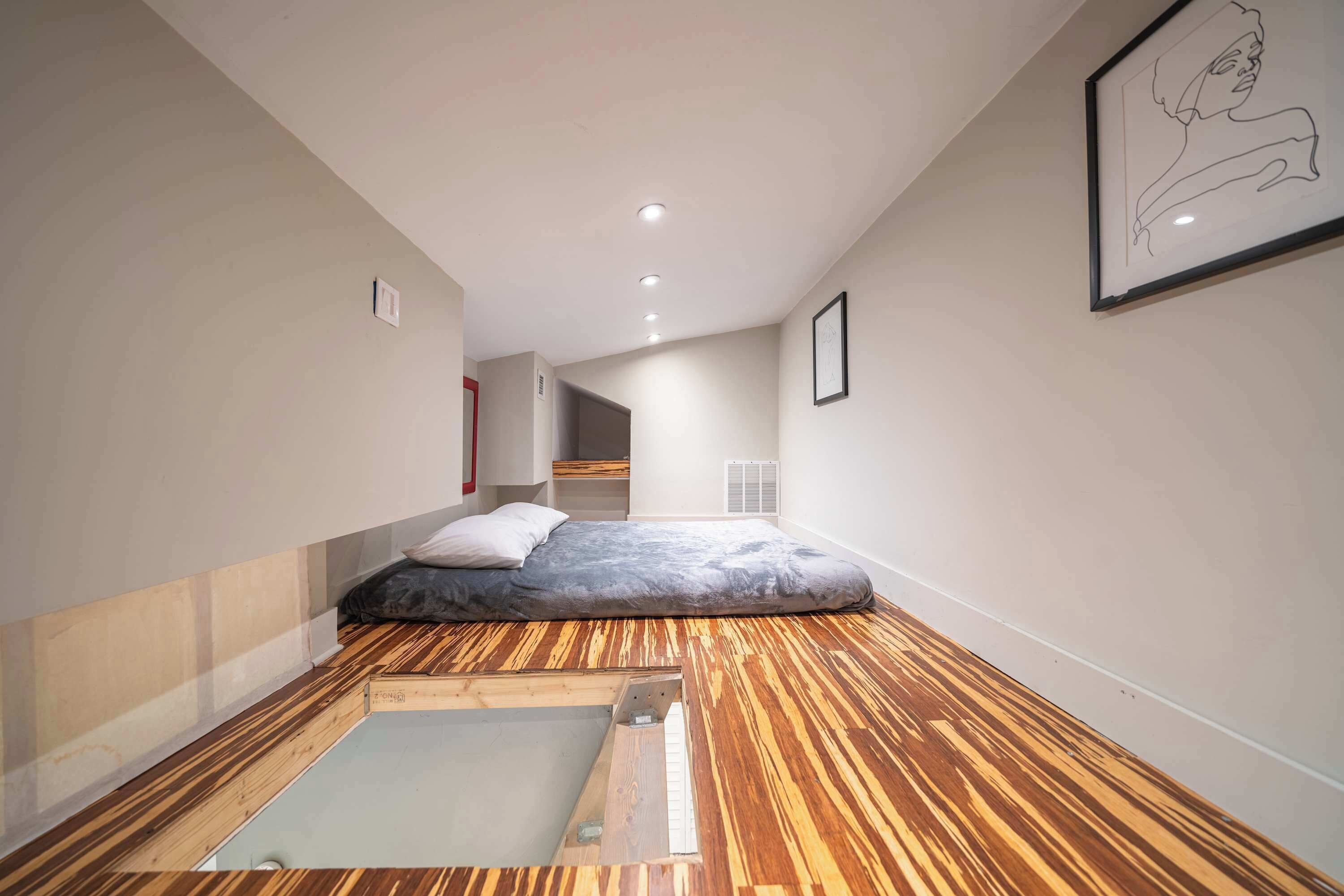 6 habitaciones, escritorio y tabla de planchar con plancha 