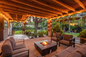 Terrace/patio - Paradise Getaway | Heated Pool, BBQ, Movie Screen (Miami)