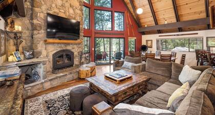 The Lake House at Pine Mountain Lake
Family Lake House, Private Dock & Yosemite!