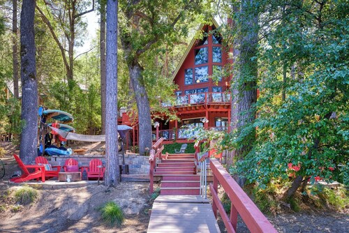 The Lake House at Pine Mountain Lake
Family Lake House, Private Dock & Yosemite!