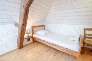 3 bedrooms, iron/ironing board, free WiFi, bed sheets