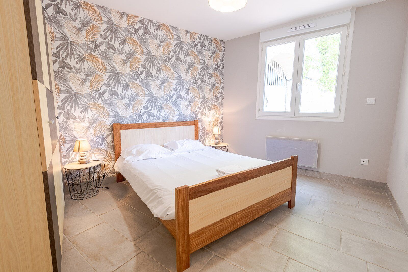 3 bedrooms, iron/ironing board, WiFi (free), bed sheets