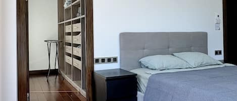 4 habitaciones, tabla de planchar con plancha y wifi gratis