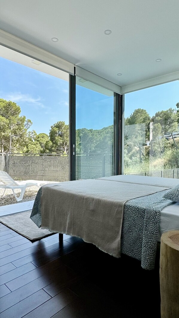 4 makuuhuonetta, silitysrauta/-lauta, ilmainen Wi-Fi, vuodevaatteet