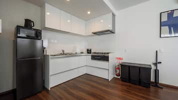 Casa Comfort, vista giardino | Cucina privata | Tavolo da pranzo