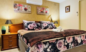 4 bedrooms, iron/ironing board, WiFi, bed sheets