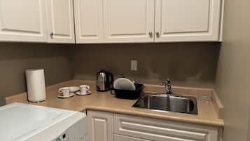 Microwave, coffee/tea maker, electric kettle, paper towels