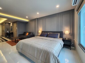 1 bedroom, desk, iron/ironing board, free WiFi - Nice Decorated townhouse in local neighborhood, 10 minutes walk to BTS (Thunburi)