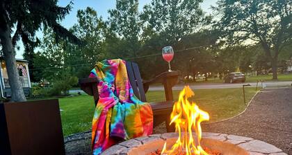 The Peach Door Annex for 2 - Safe, Quiet, Walkable In Youngstown, NY