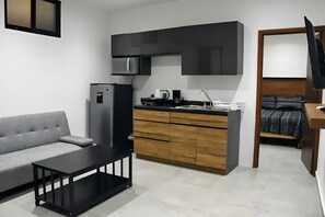 Studio Standar | Dapur pribadi | Lemari es besar, microwave, dan mesin pembuat kopi/teh