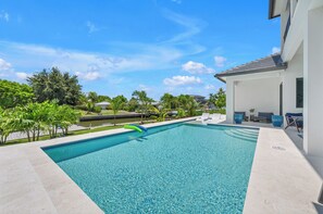 Pool - Amazing apartment with AC in Bacolod (Bacolod)