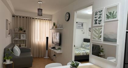 Cozy & Quiet 1 BR Condo w/ Free Pool Access Near Beach, Airport and Malls