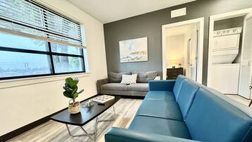 Smart TV, table tennis