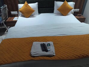 Superior Double Room, City View | Free WiFi - Goroomgo Hotel Diamond Mahipalpur (New Delhi)