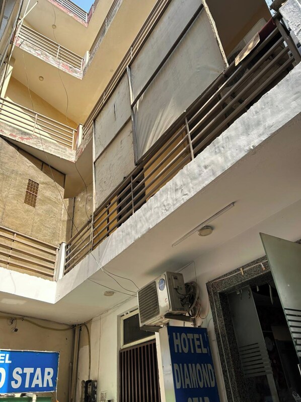 Exterior - Goroomgo Hotel Diamond Mahipalpur (New Delhi)