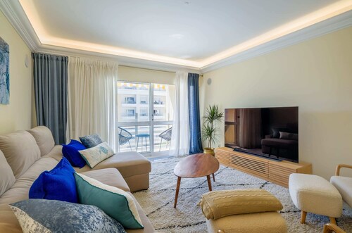 Parede Beach Apartment by Portugal Portfolio