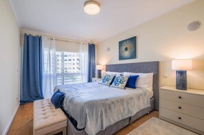 3 soverom, skrivebord, strykejern/-brett og wi-fi