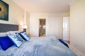3 Schlafzimmer, Schreibtisch, Bügeleisen/Bügelbrett, WLAN