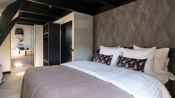 2 bedrooms, WiFi, bed sheets, wheelchair access