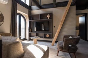 TV, offices - De Vooruitgang Sneek - de Woudvaart (Sneek)