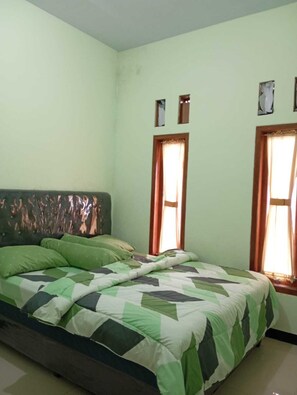 Standard Room | Desk - Dhea Homestay Bromo (Ngadisari)