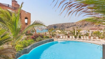 Een verwarmd zwembad