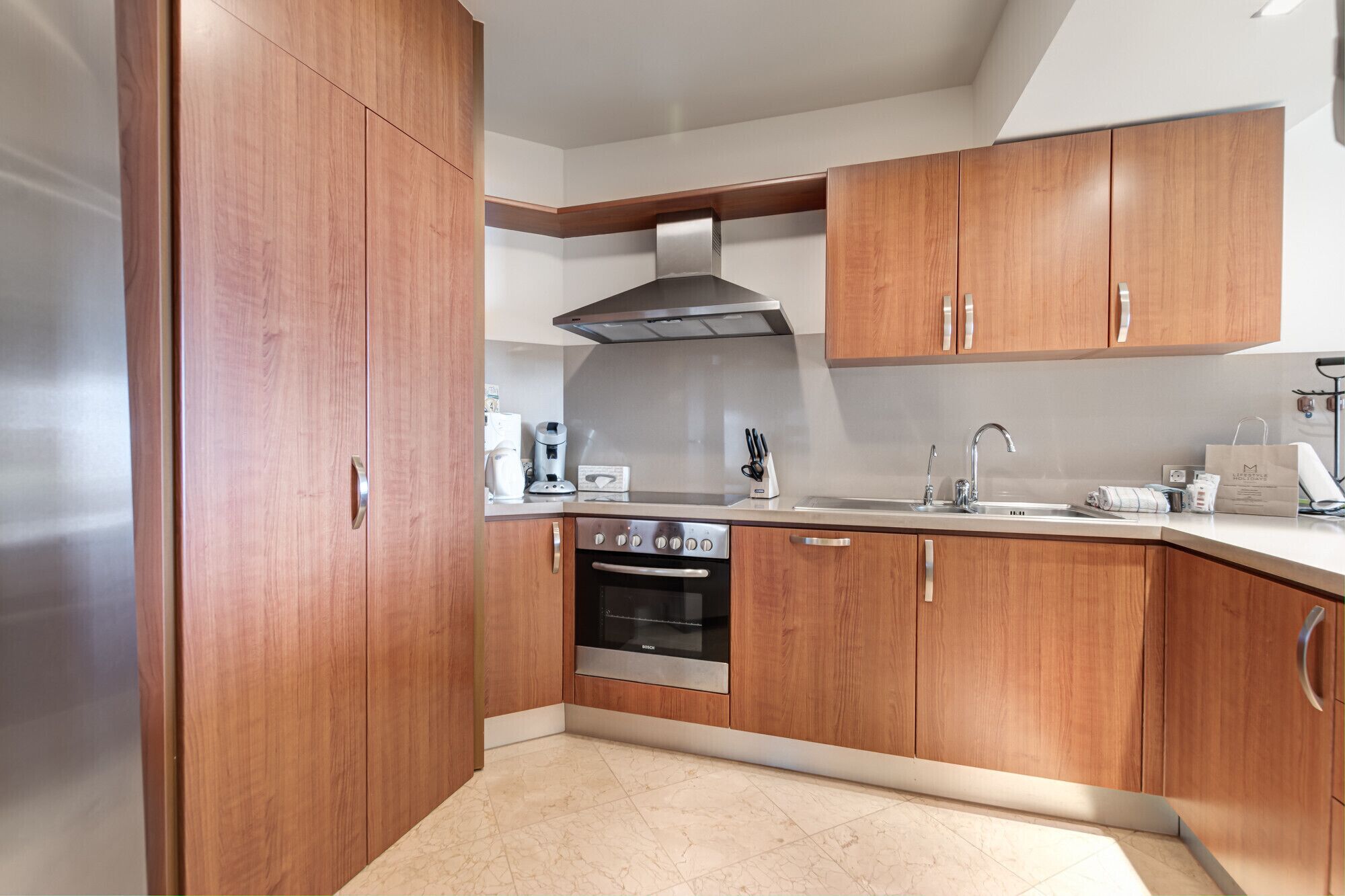 Réfrigérateur, micro-ondes, four, lave-vaisselle