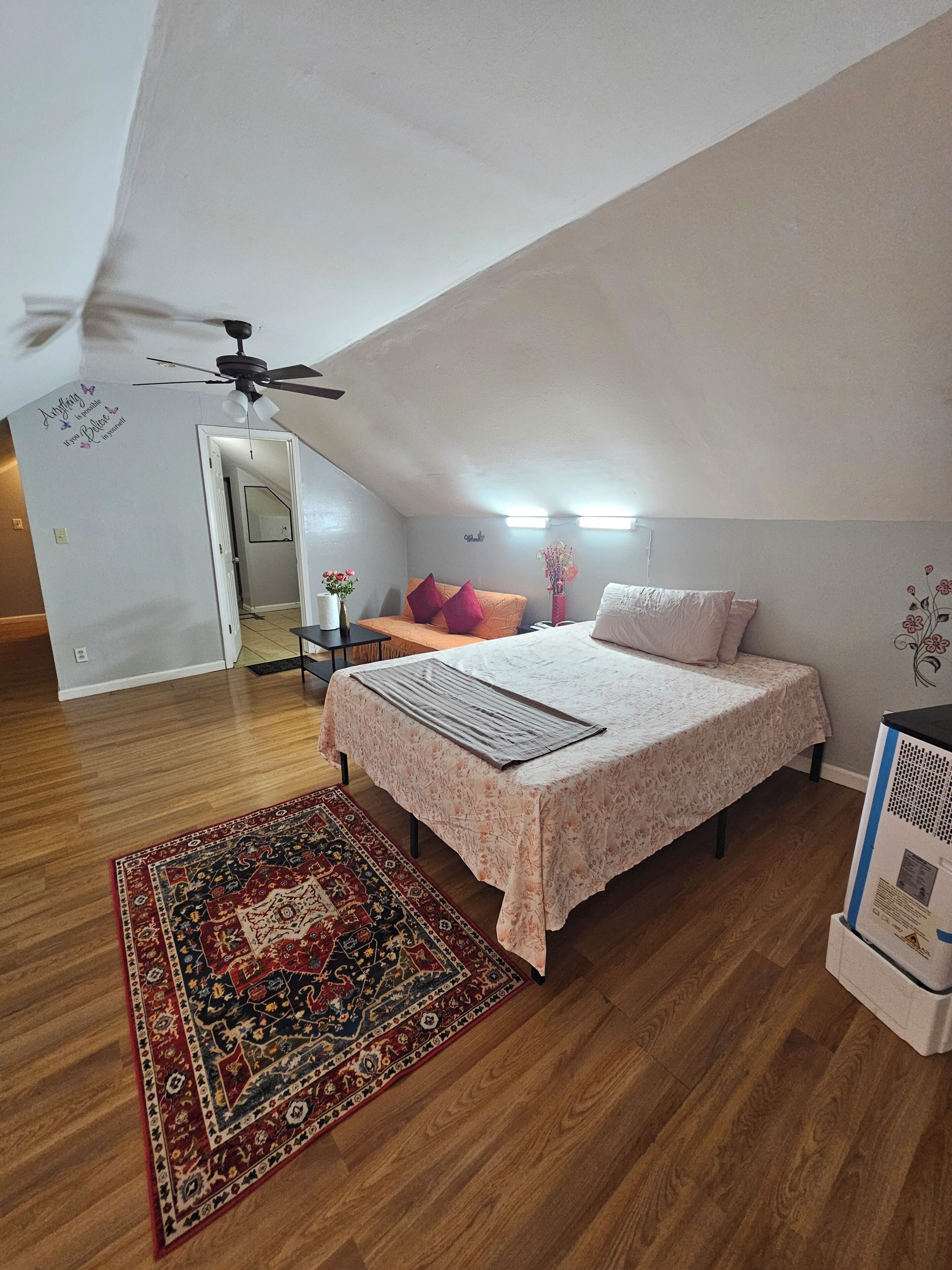 1 多间卧室、收费 WiFi