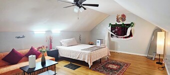 Relaxing shared place near U.City/Delmar/Forest Park big 1BR with attach Bath
