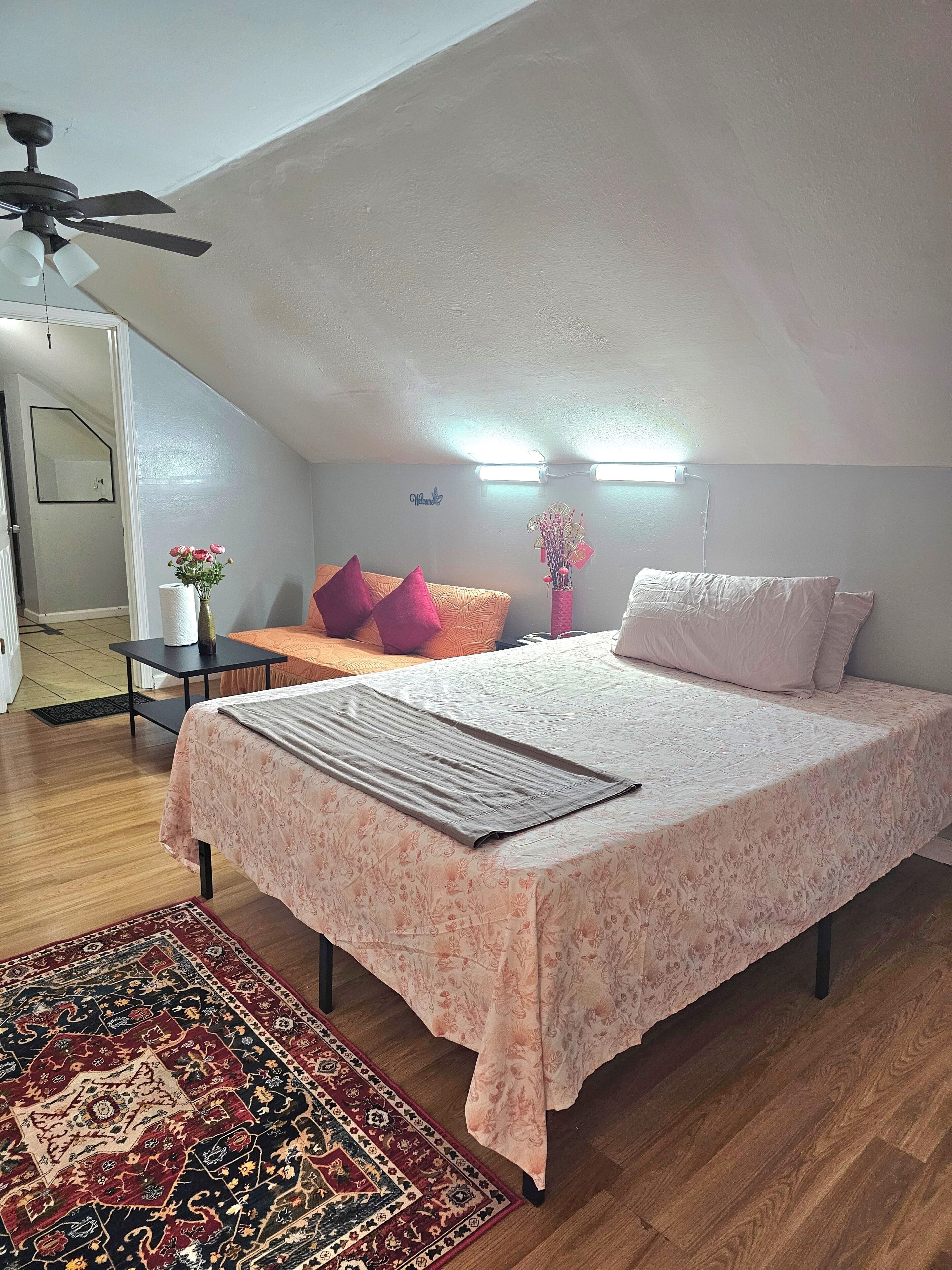 1 多间卧室、收费 WiFi