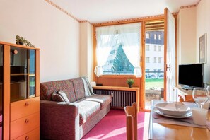 Standard Apartment, Multiple Bedrooms (Studio Valleverde 4D) | Living area | Flat-screen TV - Studio Valleverde 4d (Sestriere)