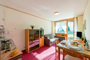 Standaard appartement, meerdere slaapkamers (Studio Valleverde 4D) | Woonruimte | Flatscreentelevisie