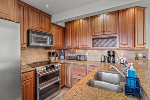 Fridge, microwave, stovetop, dishwasher