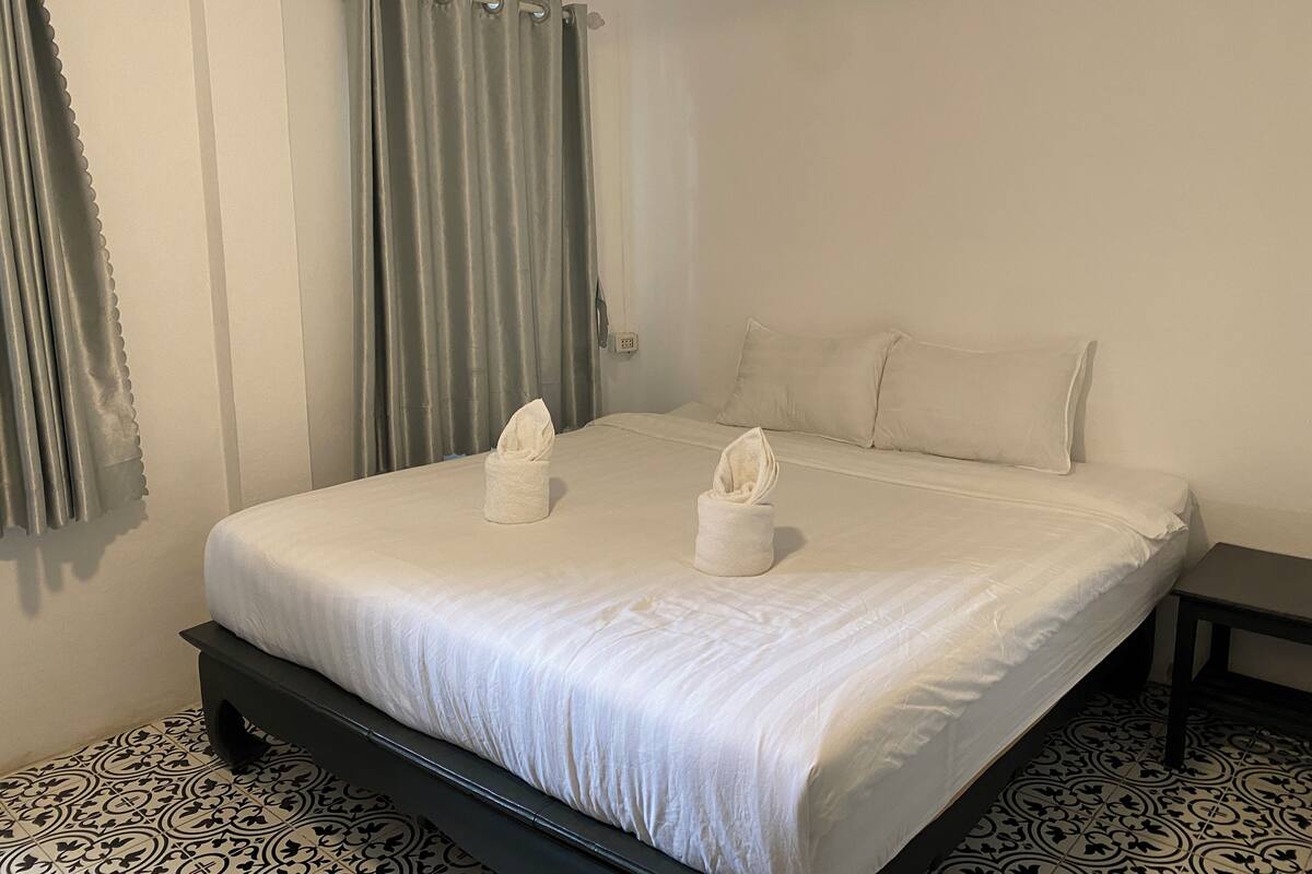 Classic Double Room | Meja, Wi-fi percuma 