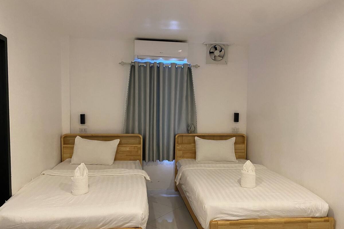Classic Twin Room | Meja, Wi-fi percuma 