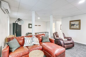 TV, books - Treasure Lake Home w/ Deck: Walk to Bimini Lake! (DuBois)