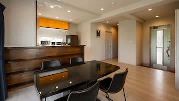 Comfort House | In-room dining