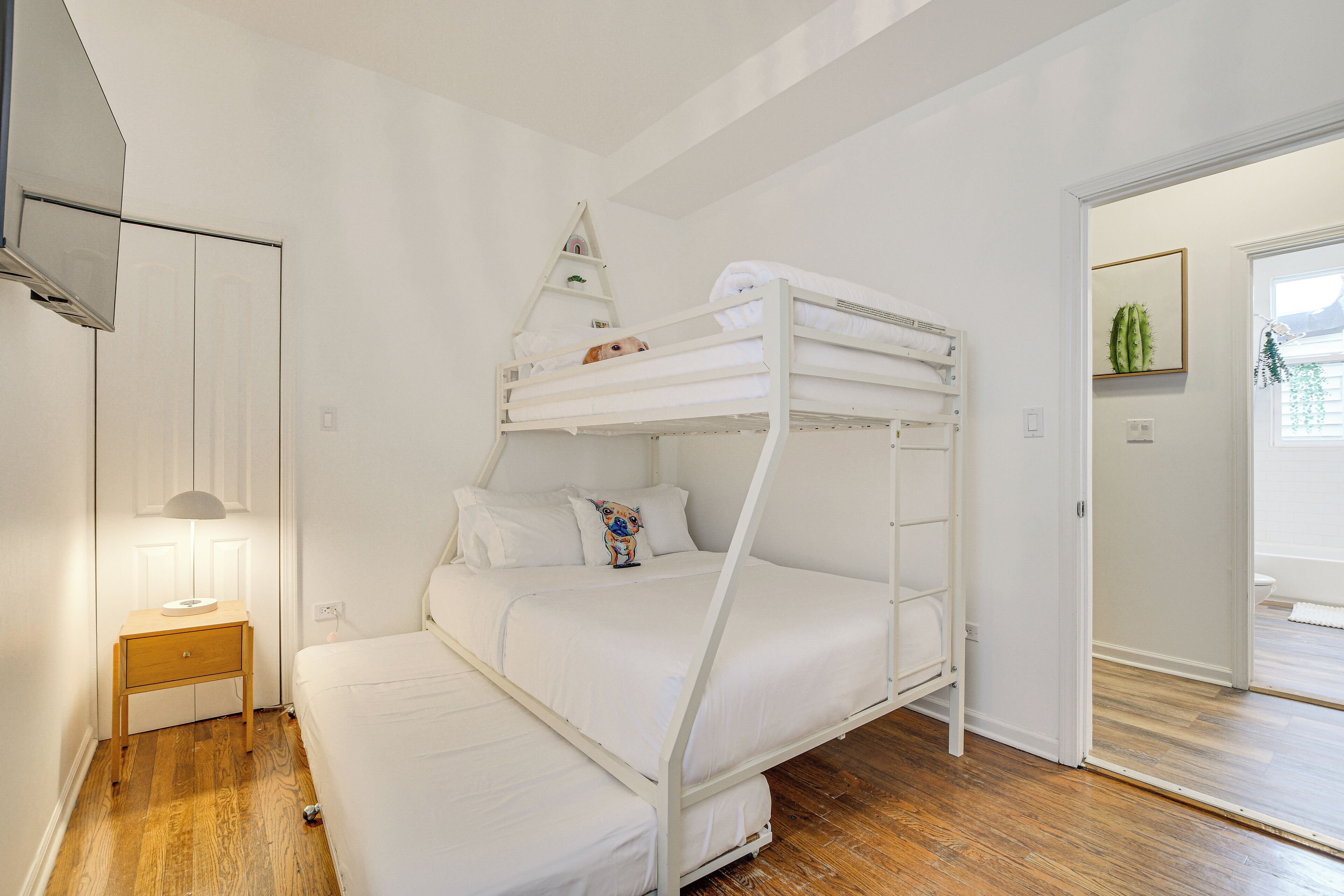 3 bedrooms, iron/ironing board, travel crib, WiFi
