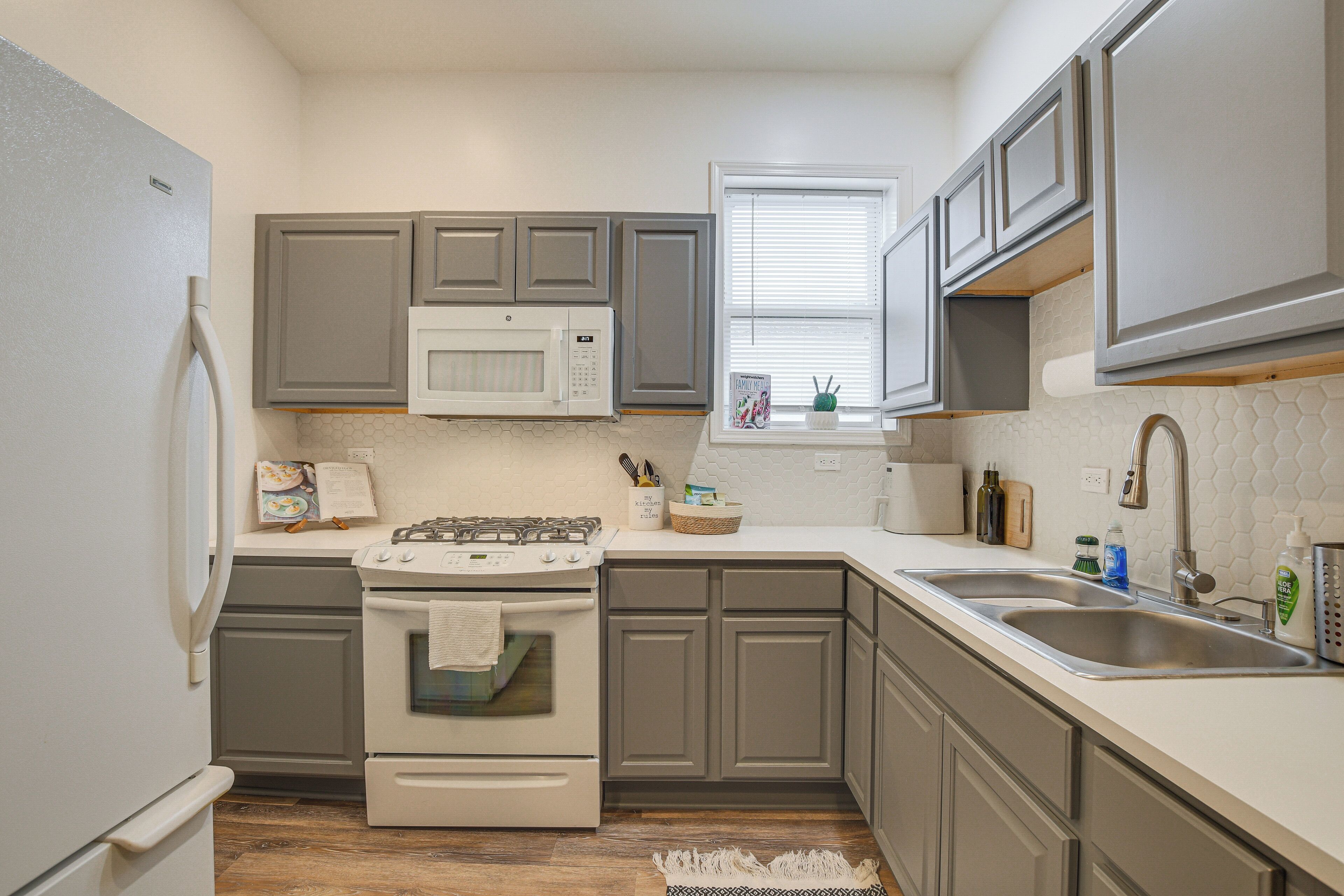 Coffee/tea maker, fridge, microwave, oven