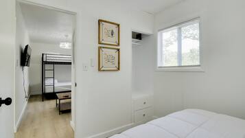 1 chambre, fer et planche à repasser, Wi-Fi, draps fournis