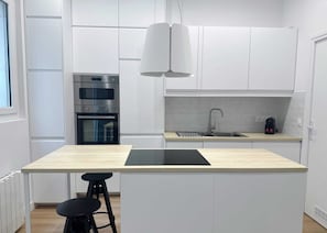 Fridge, microwave, oven, stovetop - Opéra - Deluxe studio Galeries Lafayette for 2 (Paris)
