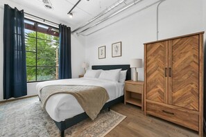 2 bedrooms, iron/ironing board, travel crib, WiFi - 2Bed/2Bath Eastside One Condo Unit 333 (Traverse City)