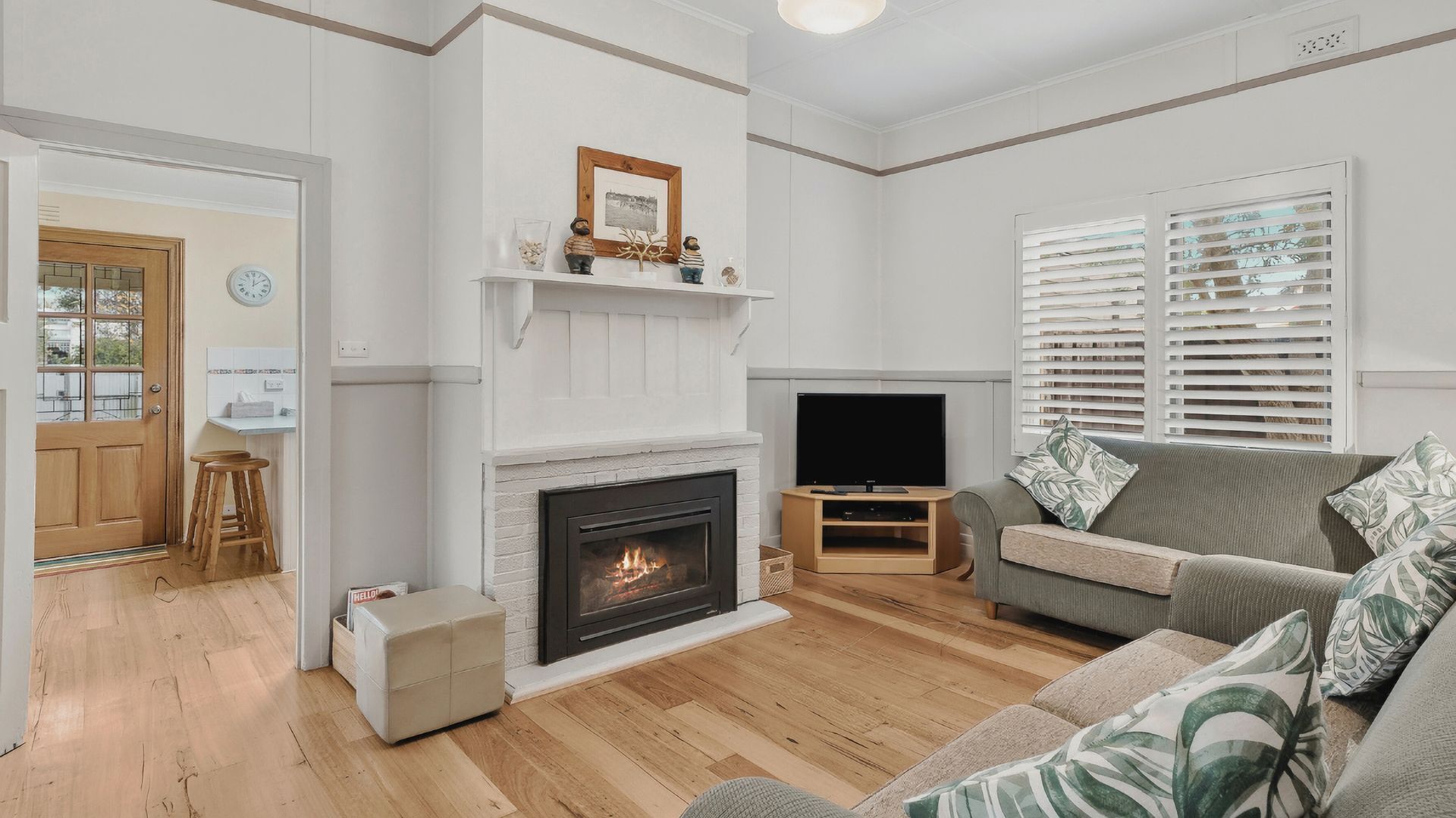 Smart TV, fireplace