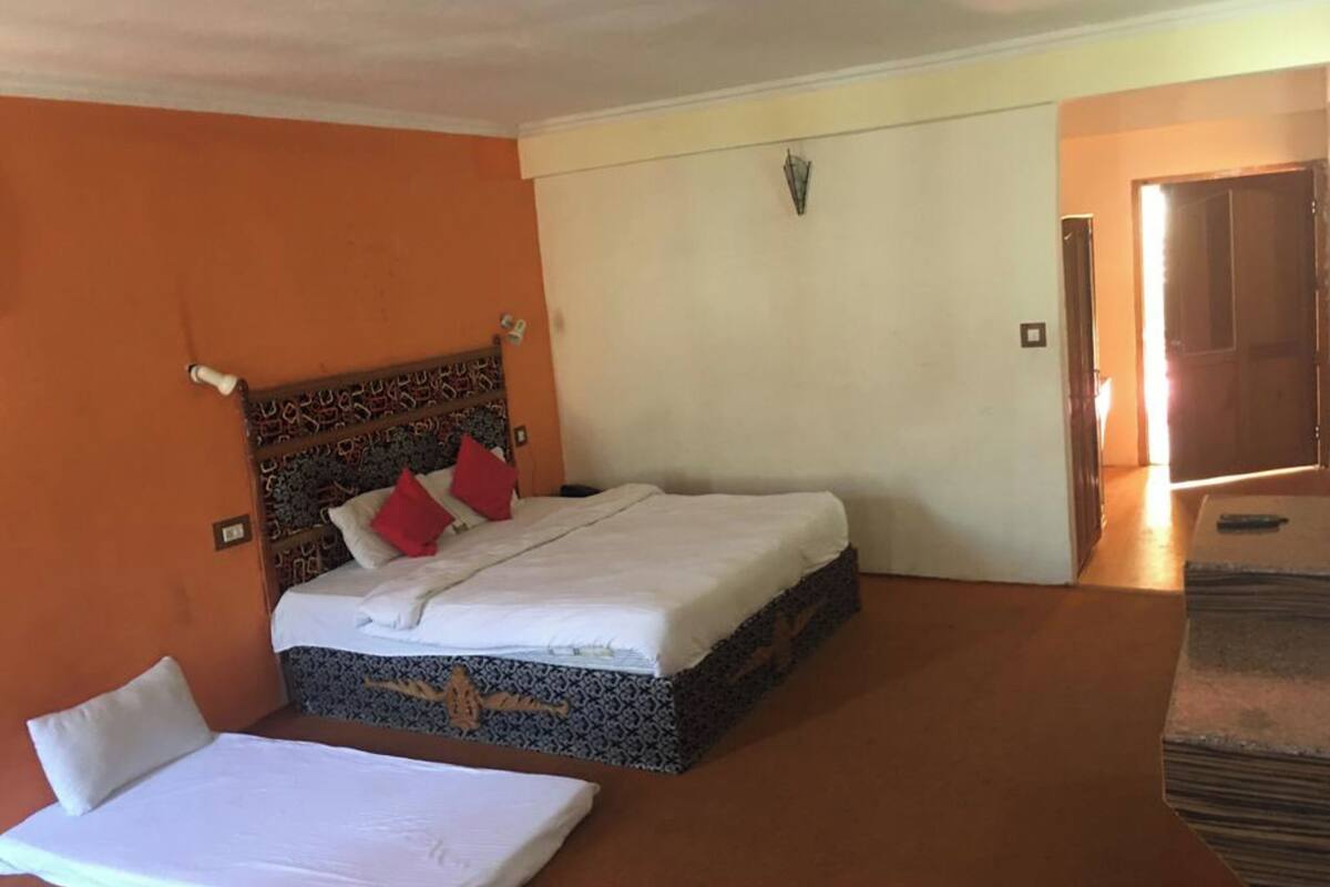 Deluxe Double Room, Multiple Beds | Soundproofing, WiFi (free), bed sheets
