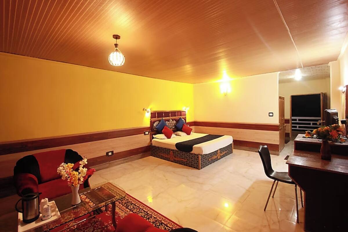 Deluxe Double Room | Soundproofing, WiFi (free), bed sheets
